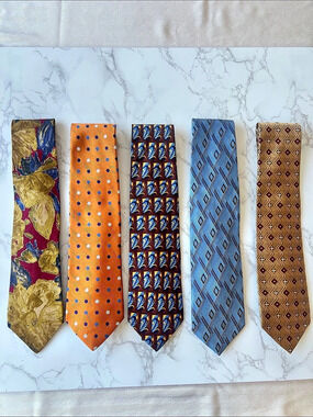 Men's Premium Brand Necktie Set in Varying Colours - Like New